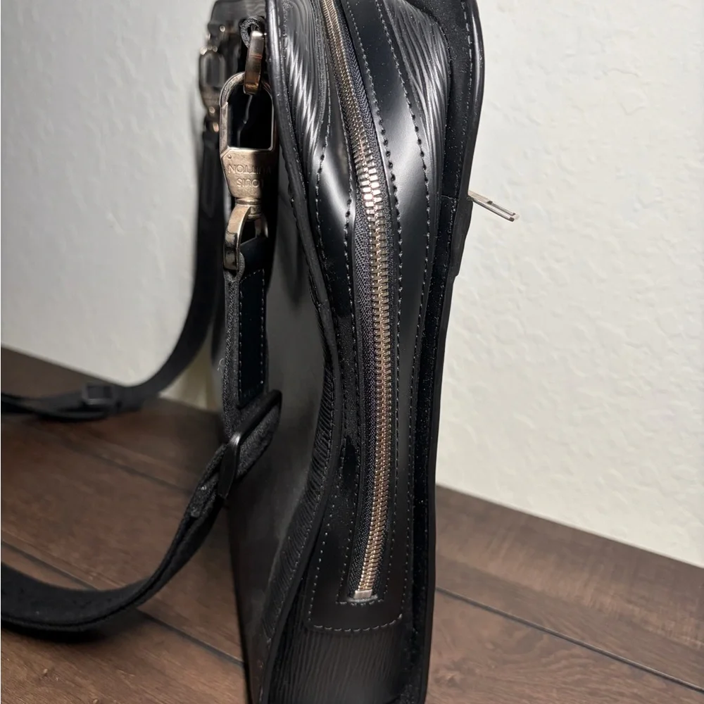 Louis Vuitton Black Bassano GM Epi Briefcase